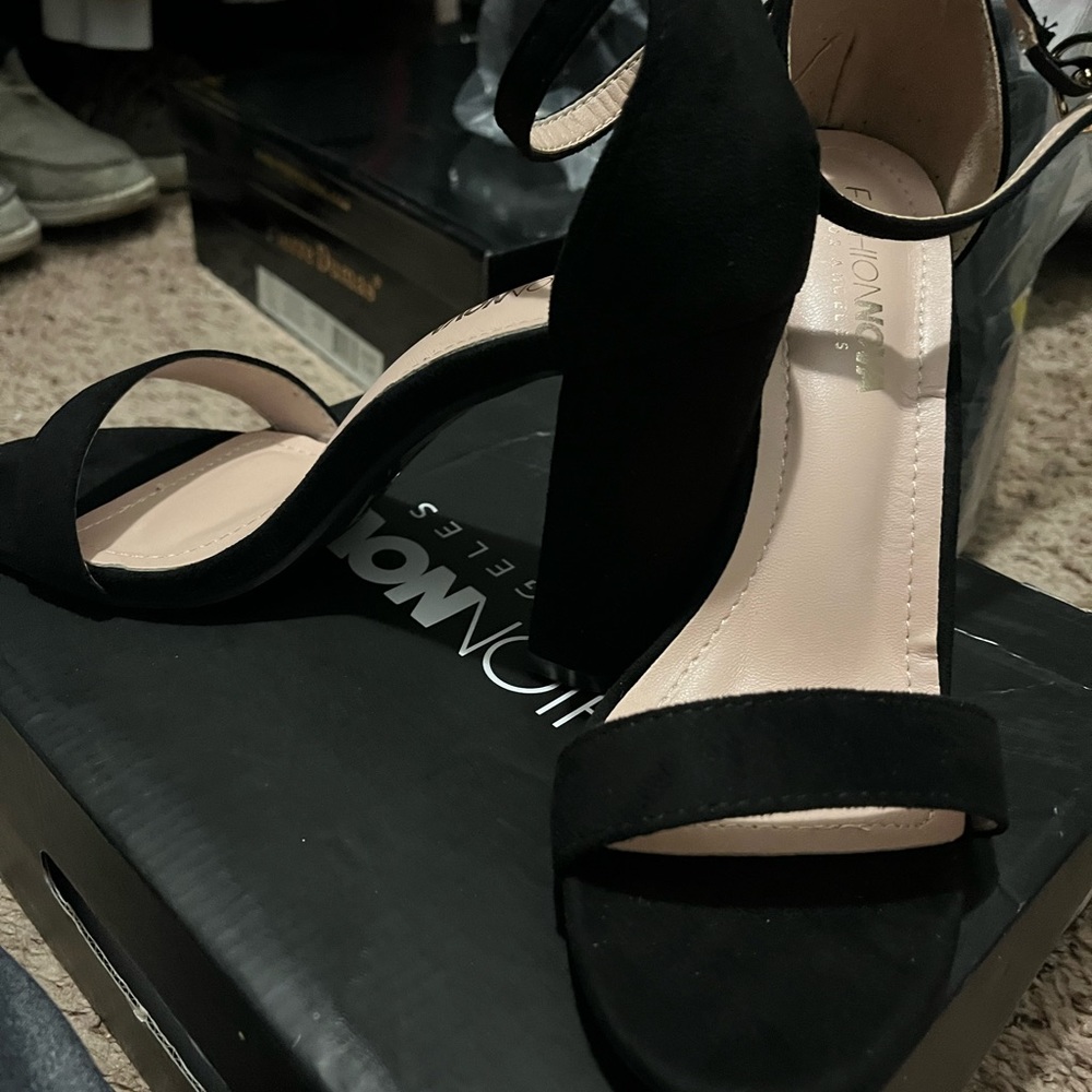 Fashion nova heals size 7.5